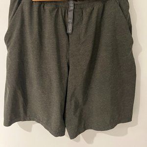 Lululemon Pace Breaker Lined Short '9 in green size large